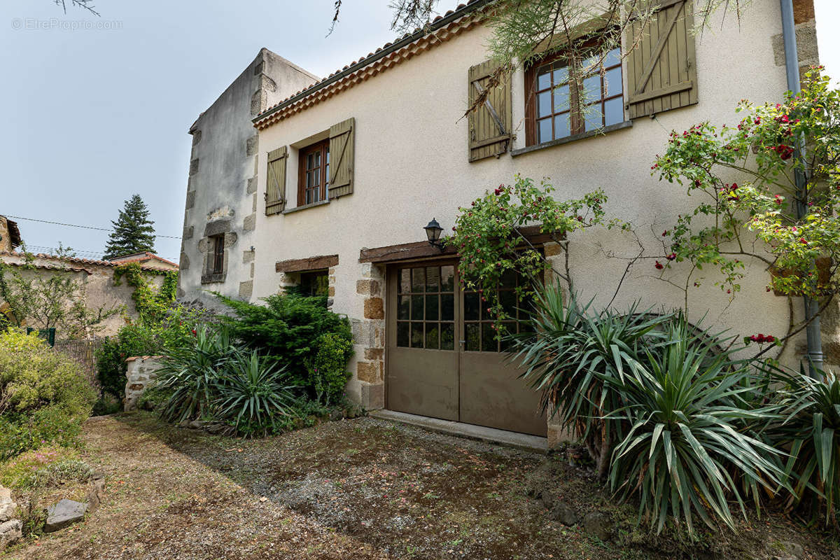 Maison à VIC-LE-COMTE