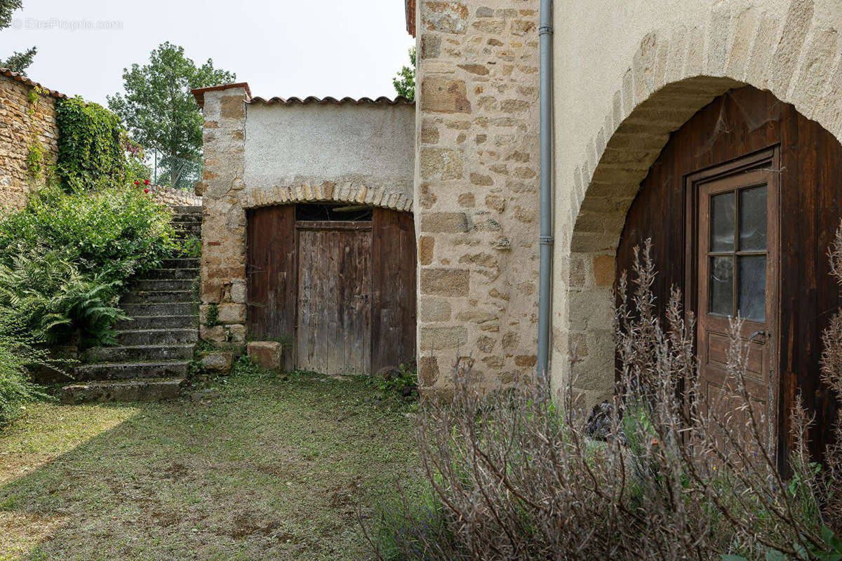 Maison à VIC-LE-COMTE