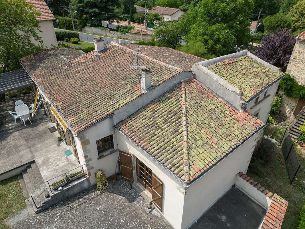 Maison à VIC-LE-COMTE