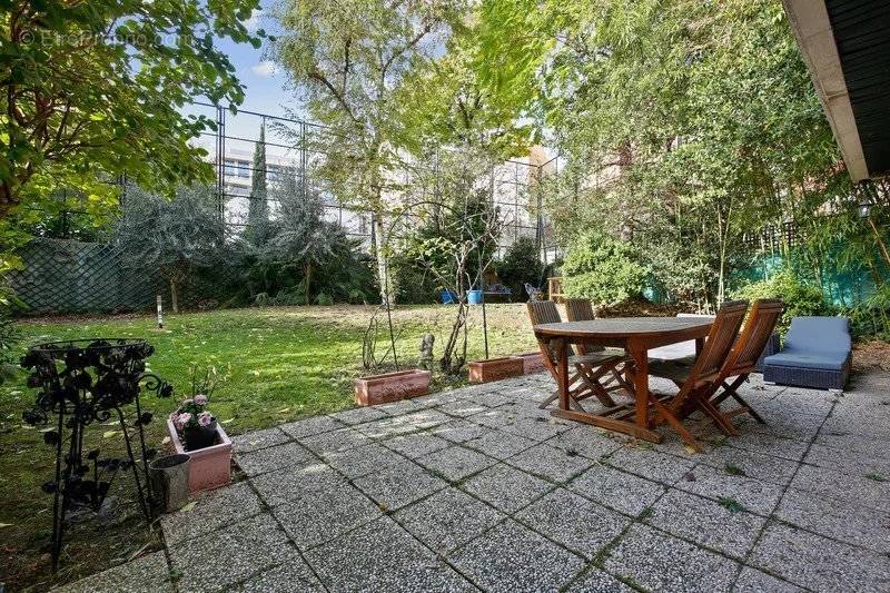 Appartement à NEUILLY-SUR-SEINE