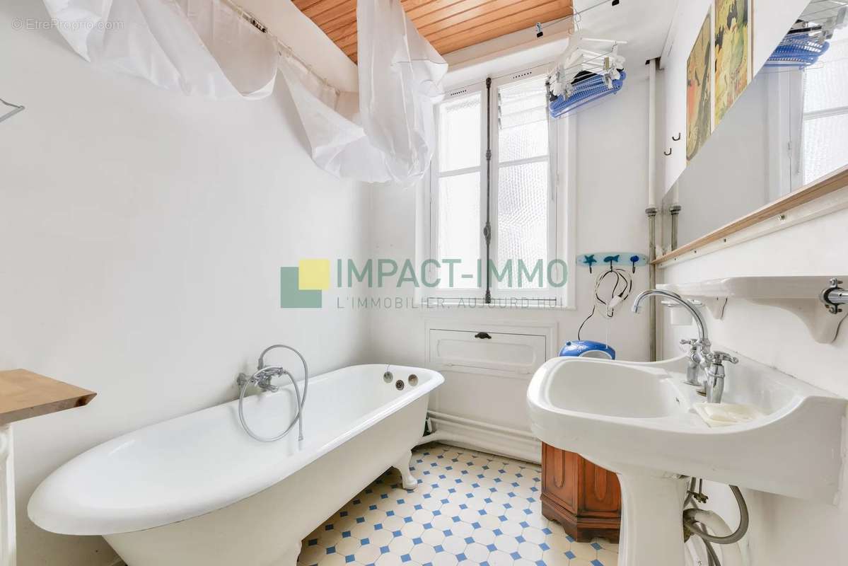 Appartement à COURBEVOIE