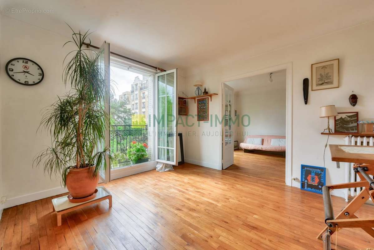 Appartement à COURBEVOIE