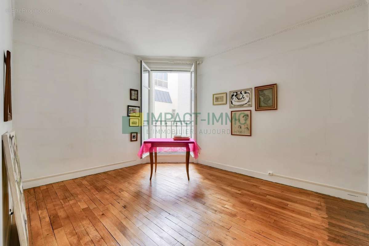 Appartement à COURBEVOIE