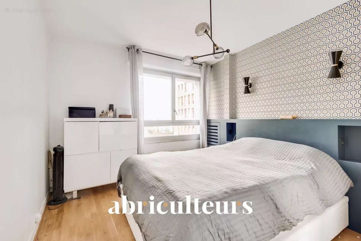 Appartement à COURBEVOIE