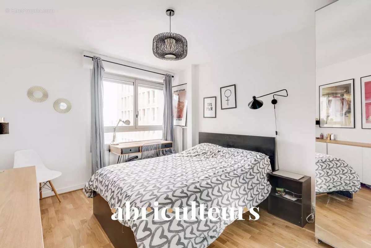 Appartement à COURBEVOIE