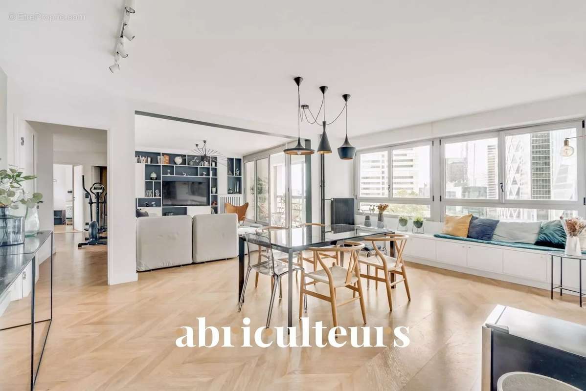 Appartement à COURBEVOIE