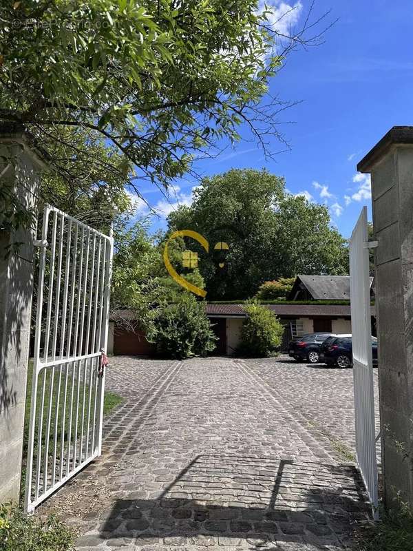 Maison à OZOIR-LA-FERRIERE