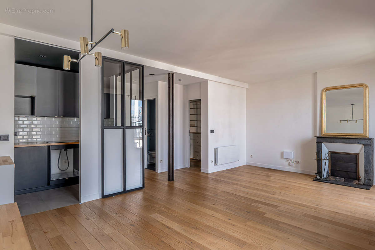 Appartement à PARIS-17E