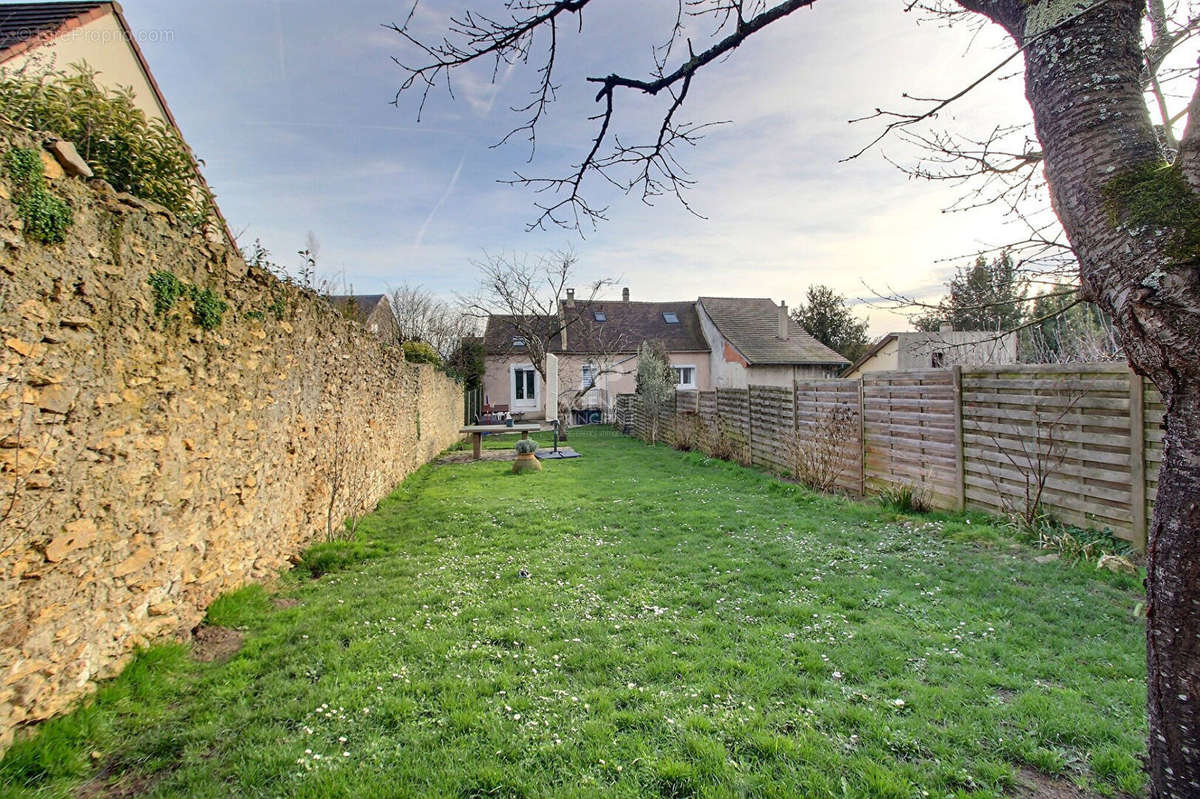 Maison à CHANTELOUP-LES-VIGNES