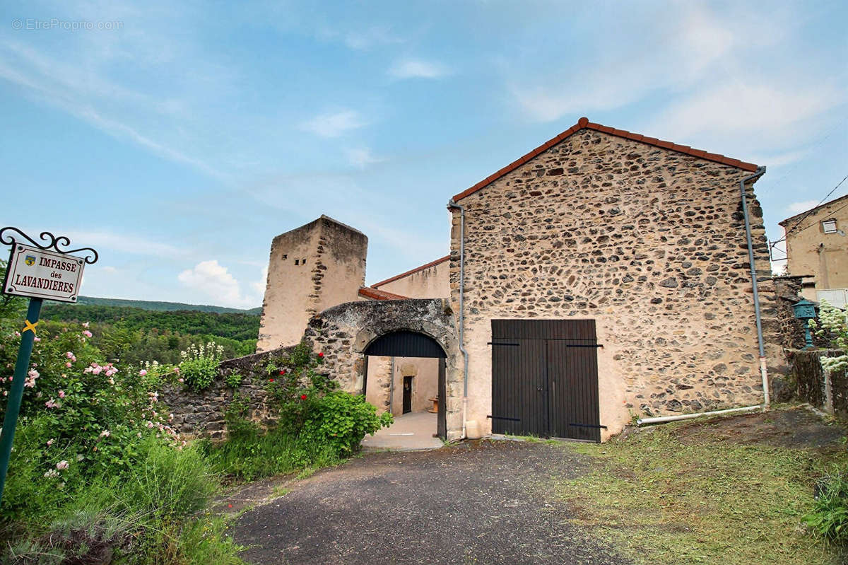 Maison à MAREUGHEOL