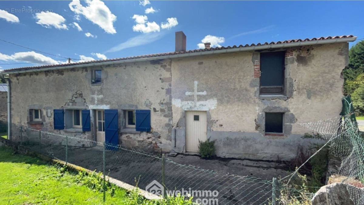 Dans un hameau au calme, maison ancienne à finir de rénover. - Maison à LE TALLUD