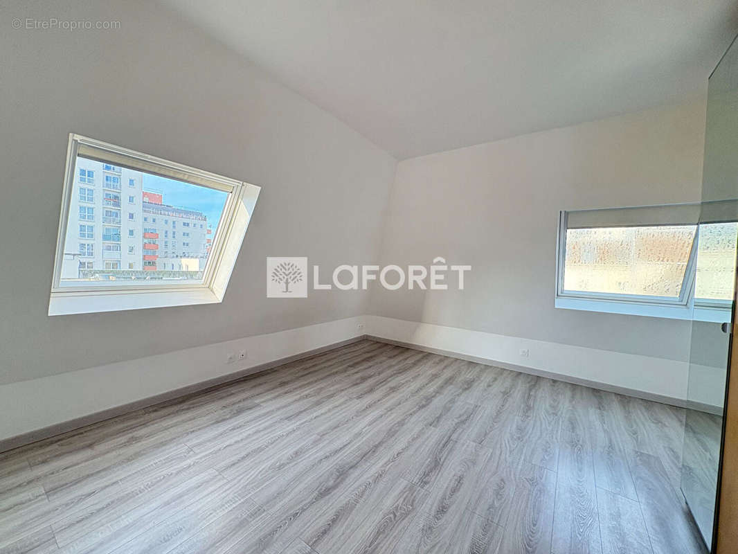 Appartement à SURESNES