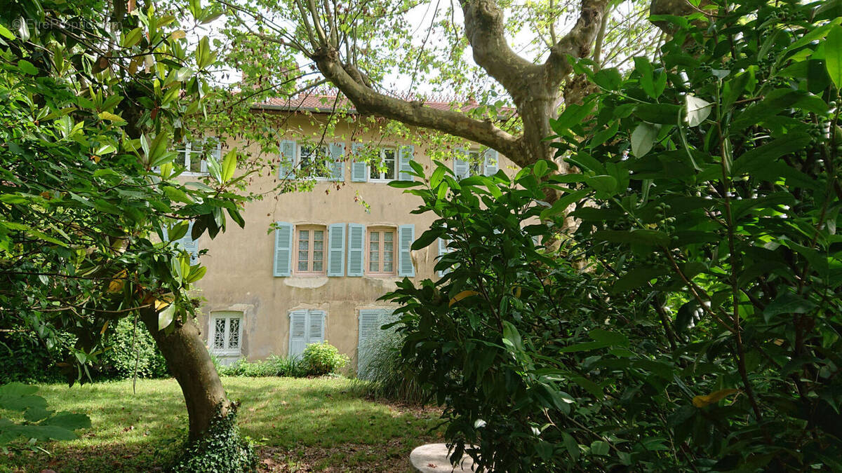 Maison à CHATILLON-SUR-CHALARONNE