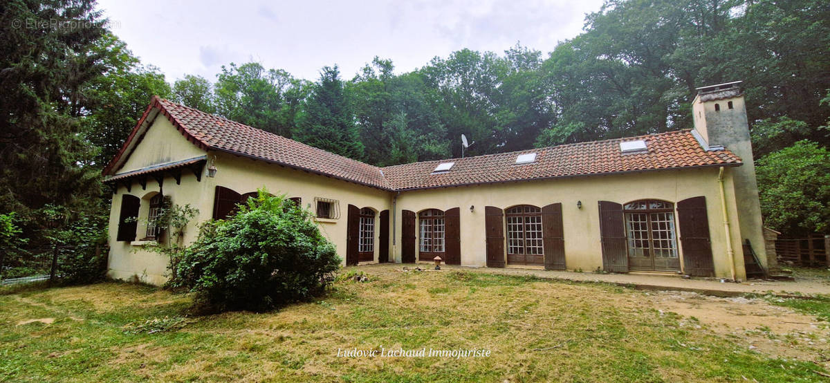 Maison à AMBAZAC