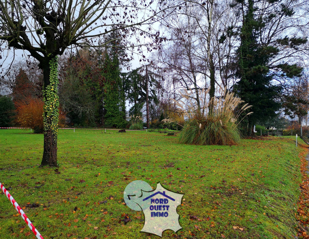 Terrain à MAYENNE