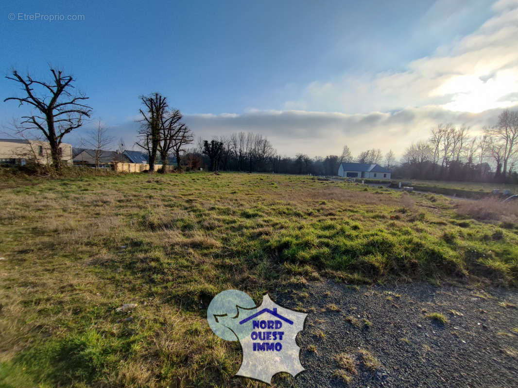 Terrain à MAYENNE