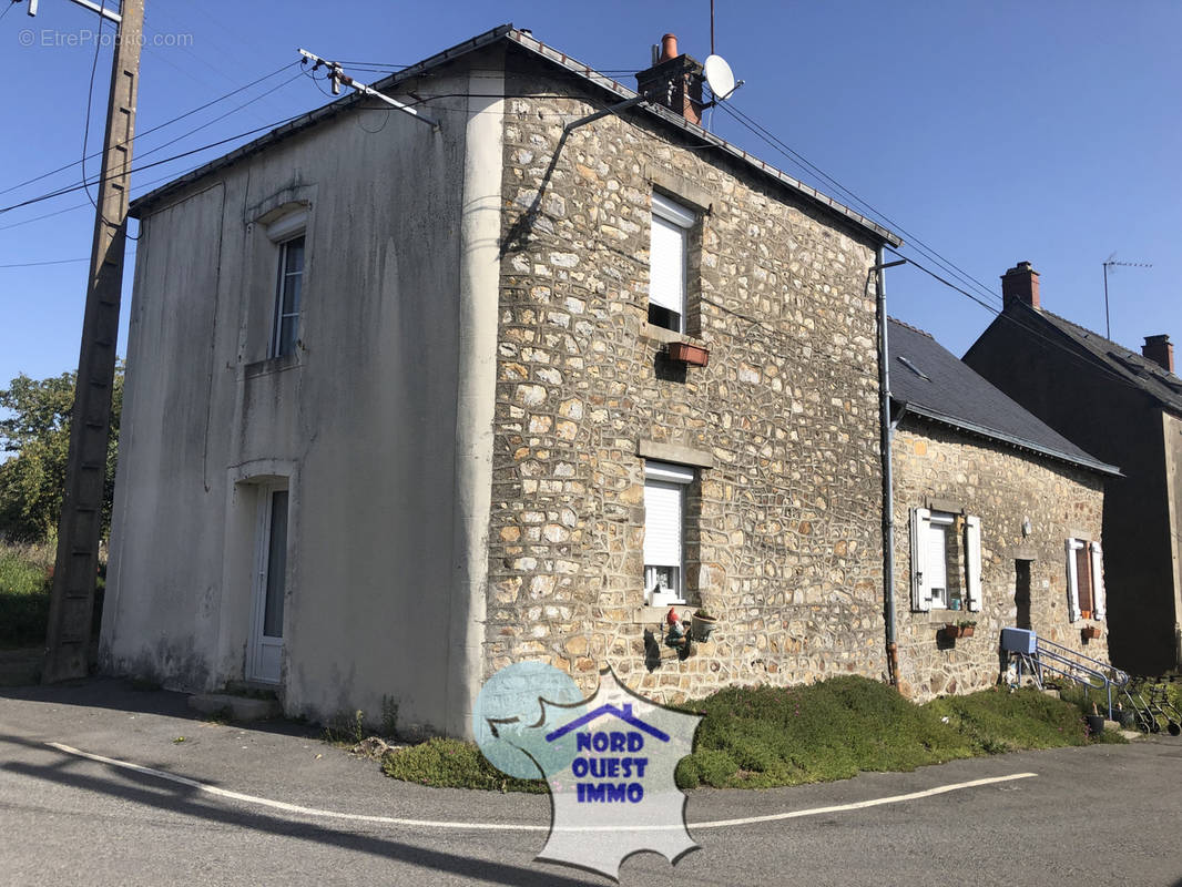 Maison à SAINT-GEORGES-BUTTAVENT