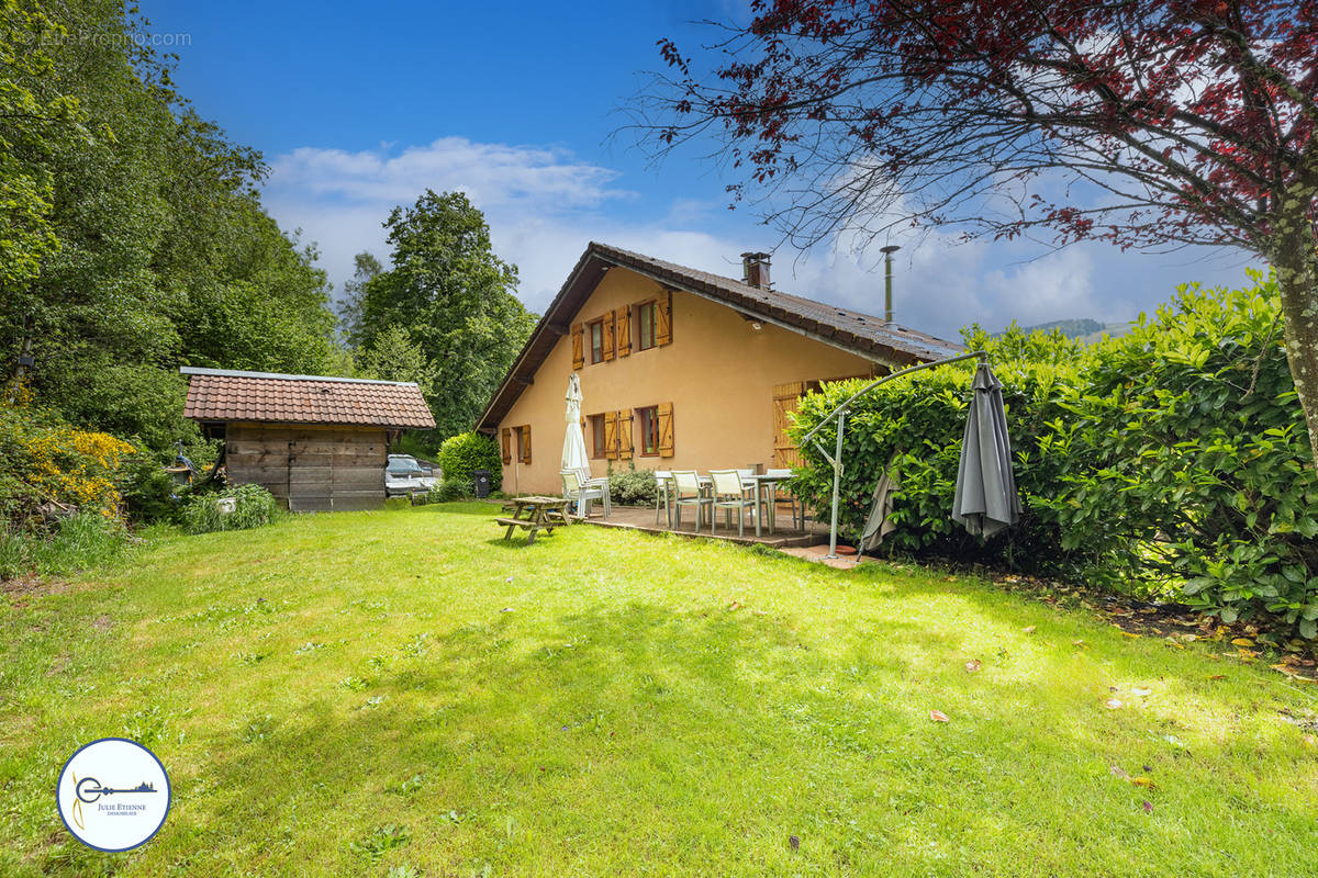 Maison à LE MENIL