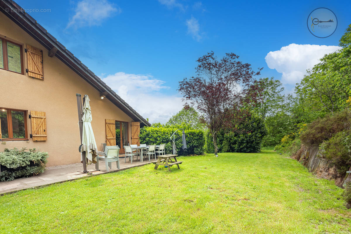 Maison à LE MENIL