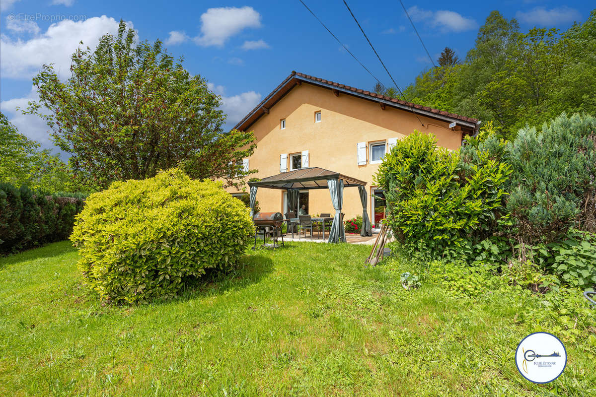 Maison à LE MENIL