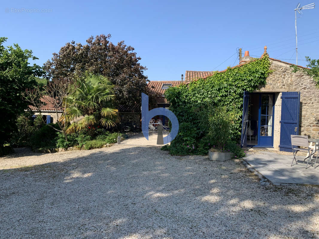 Maison à SAINT-ETIENNE-DU-BOIS