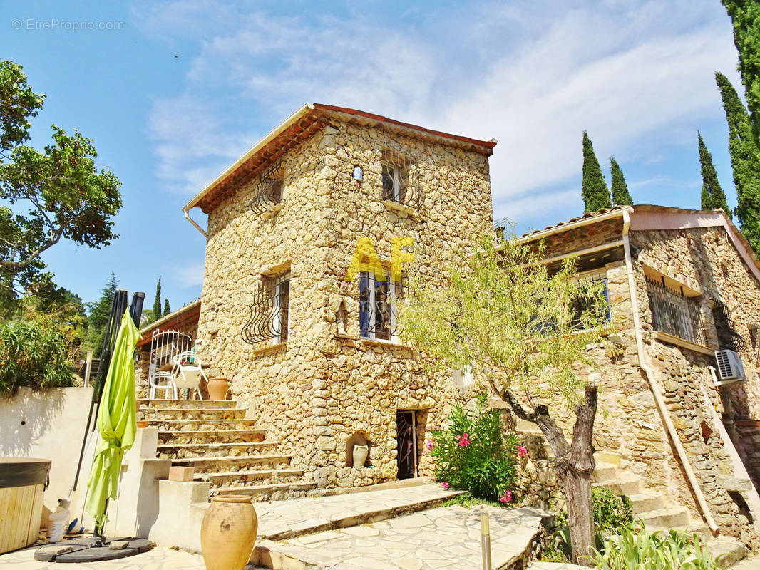 Maison à BAGNOLS-EN-FORET