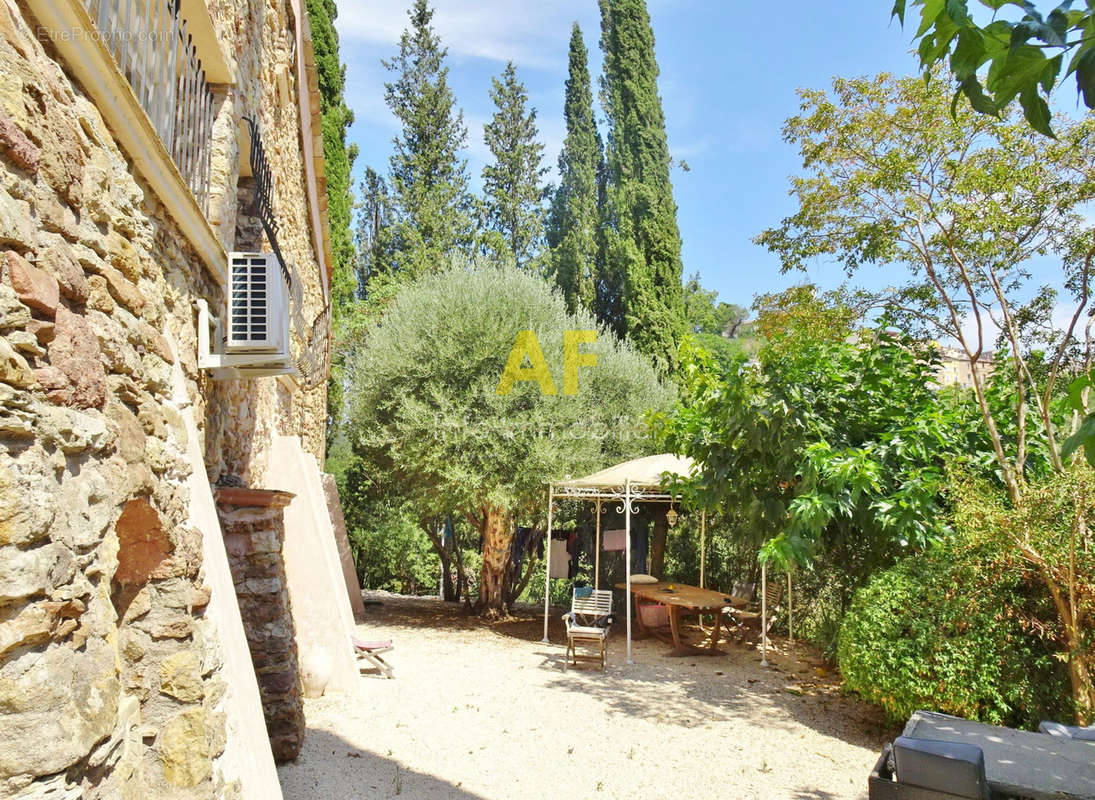 Maison à BAGNOLS-EN-FORET