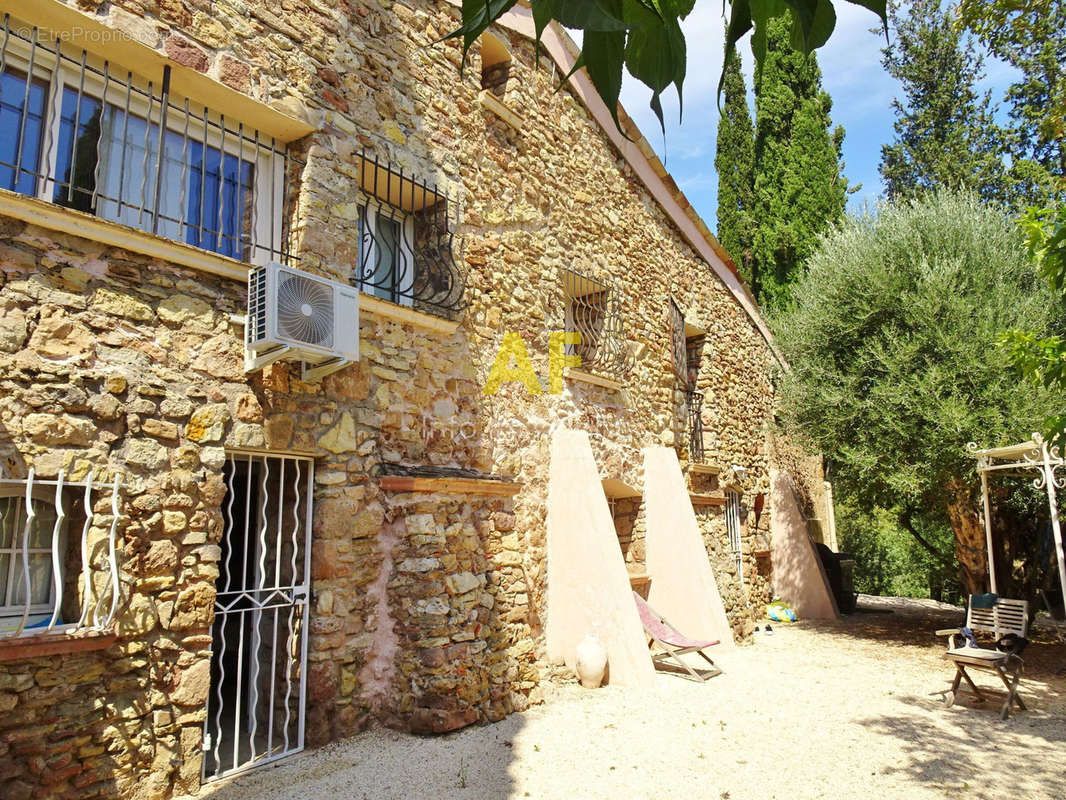 Maison à BAGNOLS-EN-FORET