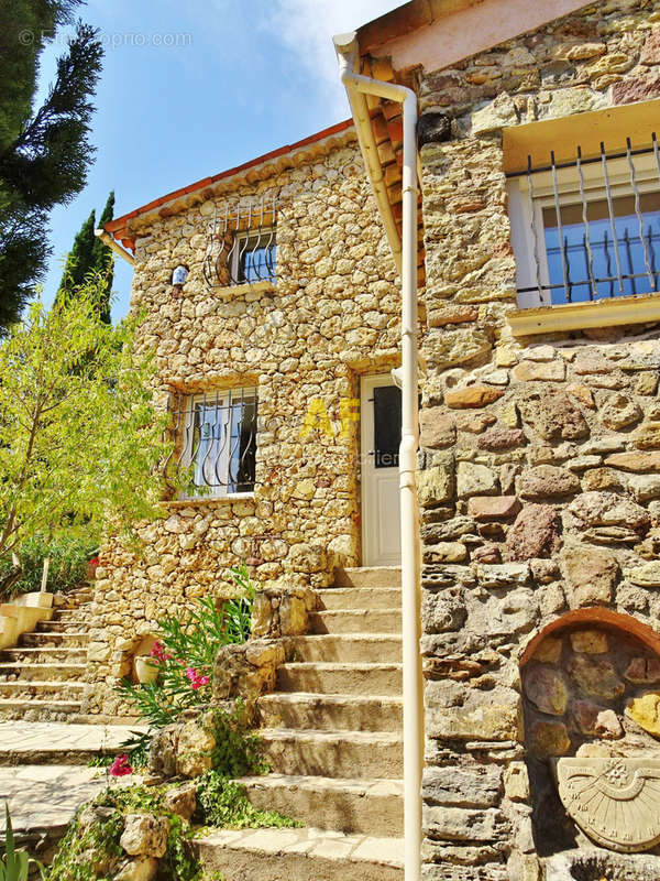 Maison à BAGNOLS-EN-FORET