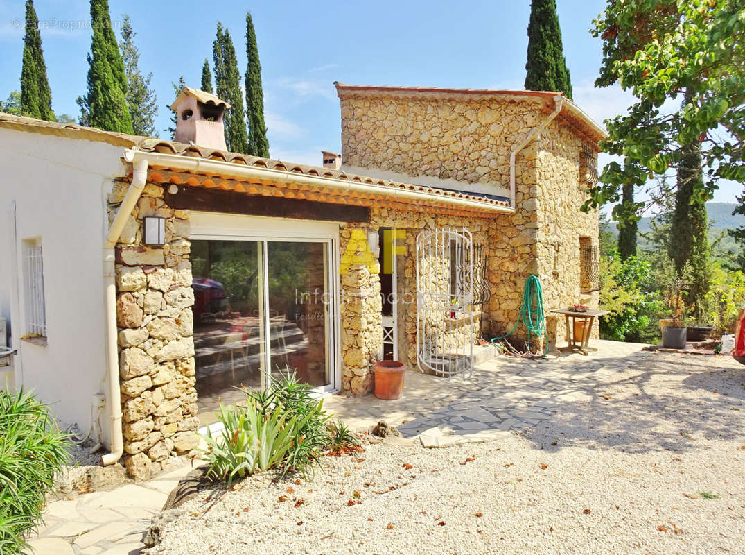 Maison à BAGNOLS-EN-FORET