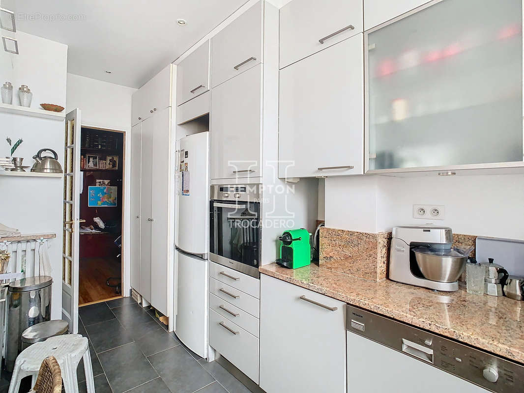 Appartement à PARIS-16E