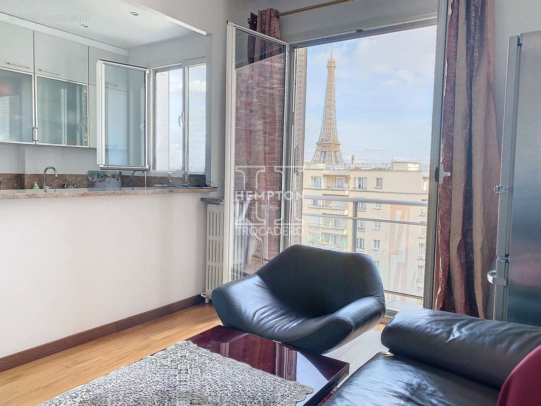 Appartement à PARIS-16E