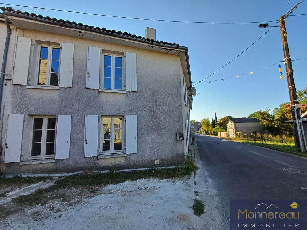 Maison à BAIGNES-SAINTE-RADEGONDE