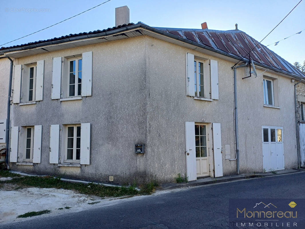 Maison à BAIGNES-SAINTE-RADEGONDE