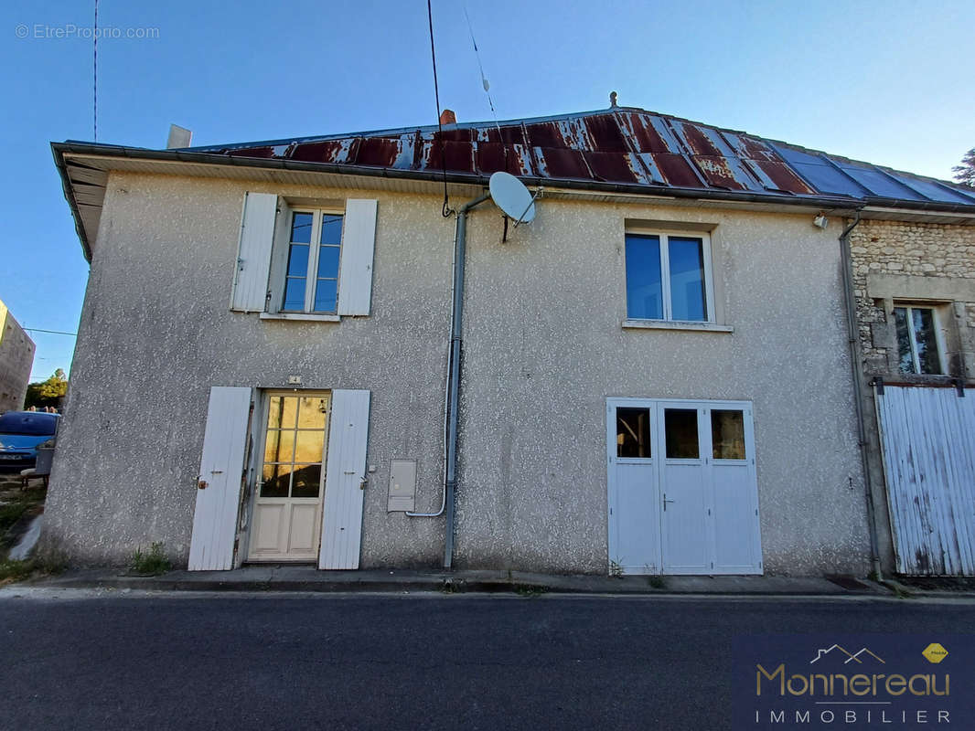 Maison à BAIGNES-SAINTE-RADEGONDE