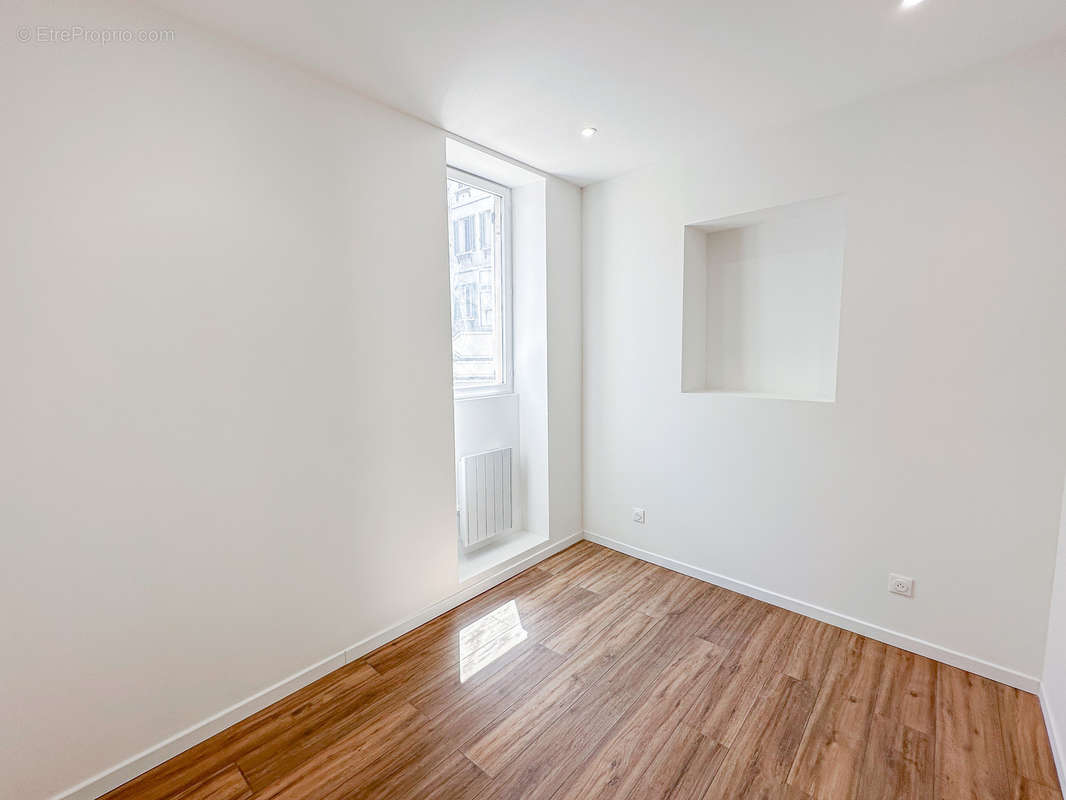 Appartement à MARSEILLE-4E