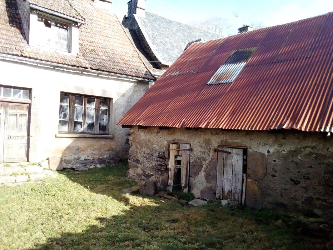 Maison à ANGLARDS-DE-SALERS