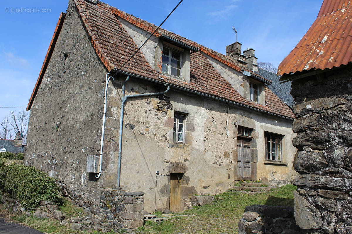 Maison à ANGLARDS-DE-SALERS