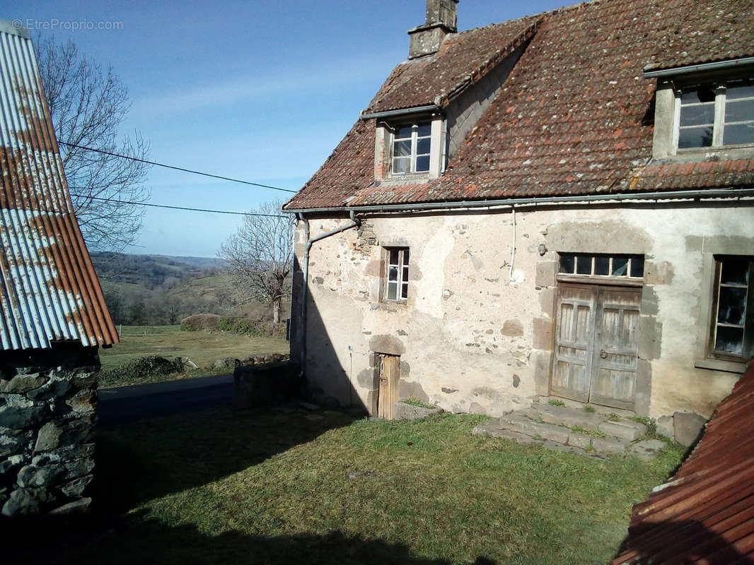 Maison à ANGLARDS-DE-SALERS