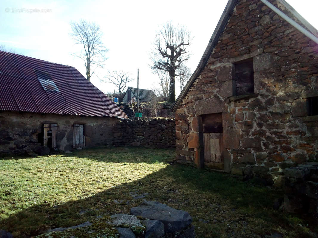 Maison à ANGLARDS-DE-SALERS