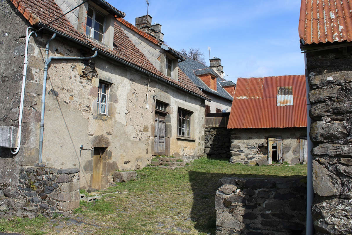 Maison à ANGLARDS-DE-SALERS