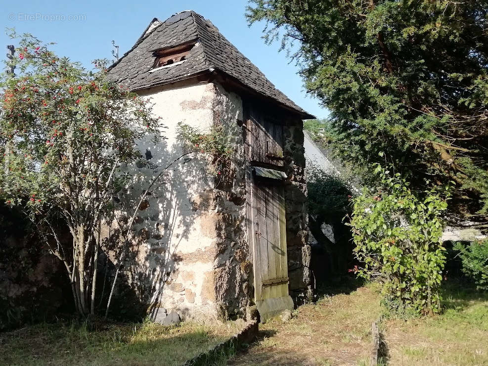 Maison à SAINT-ETIENNE-DE-CHOMEIL