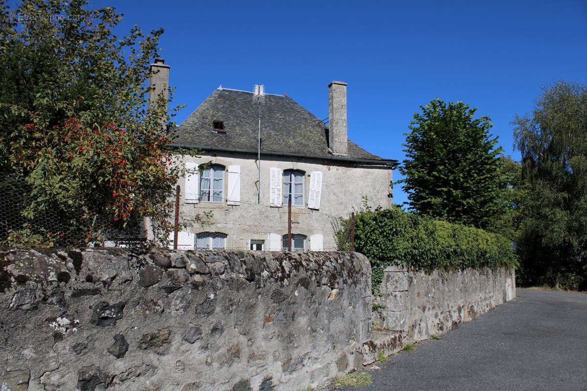 Maison à SAINT-ETIENNE-DE-CHOMEIL