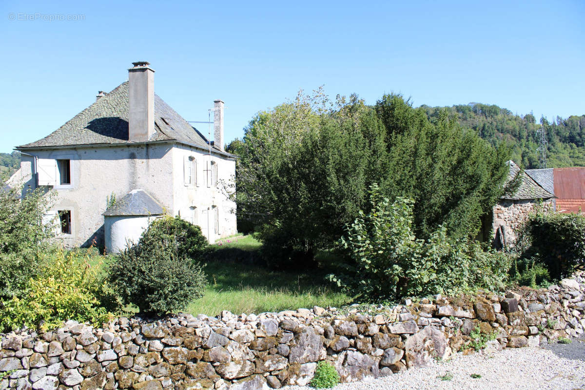 Maison à SAINT-ETIENNE-DE-CHOMEIL