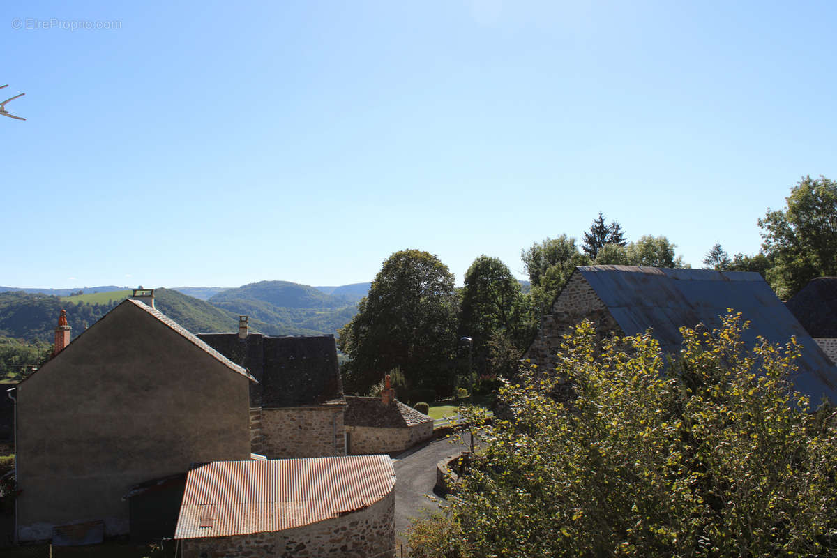 Maison à SAINT-ETIENNE-DE-CHOMEIL