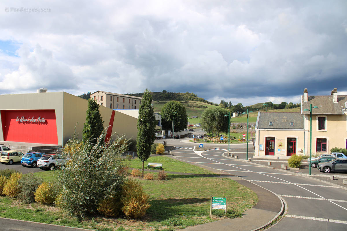 Appartement à RIOM-ES-MONTAGNES