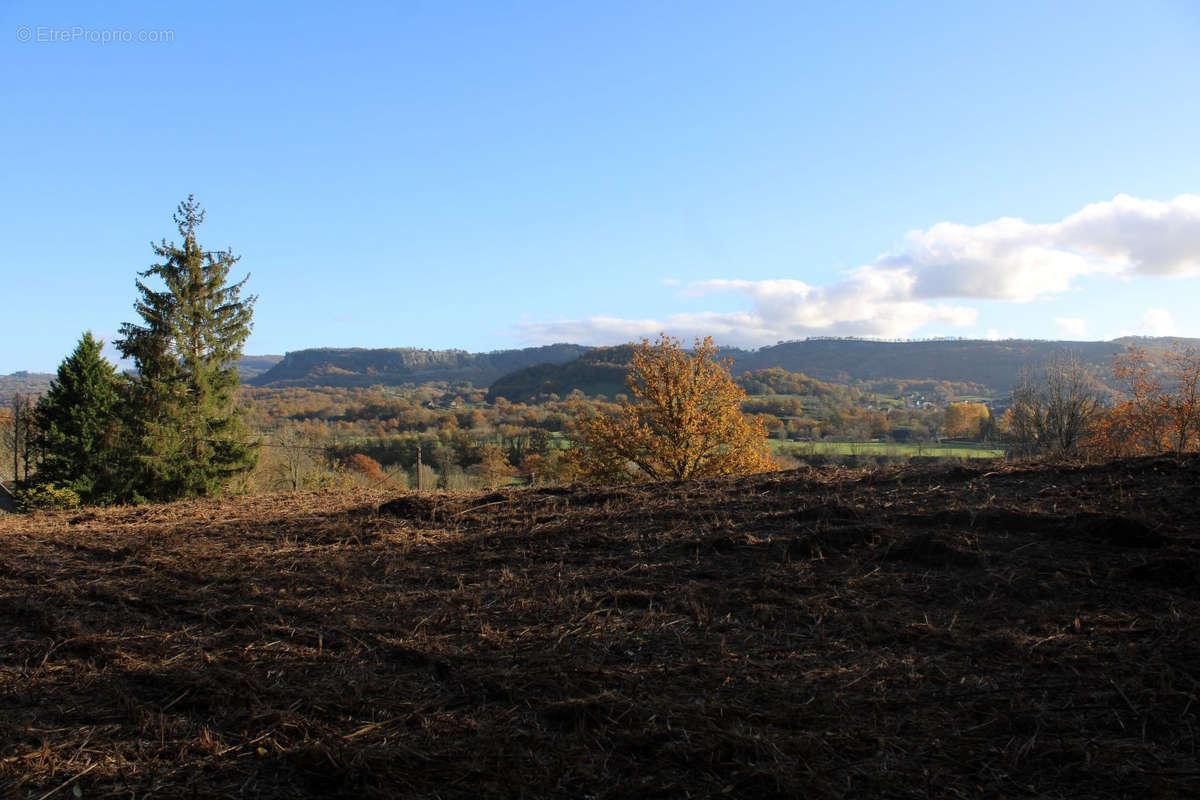 Terrain à YDES