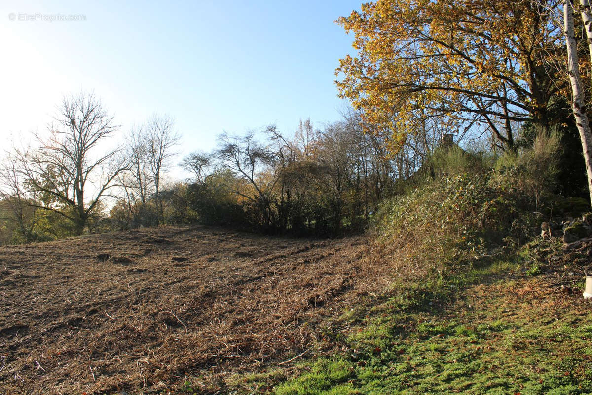 Terrain à YDES