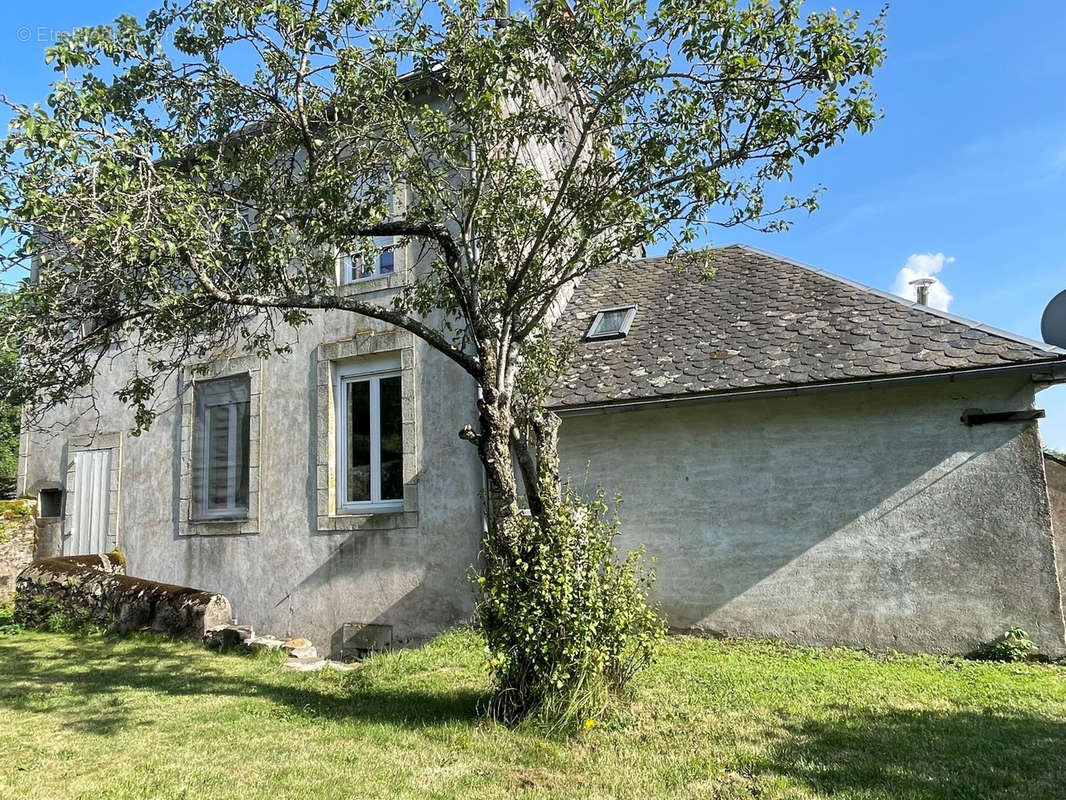 Maison à RIOM-ES-MONTAGNES