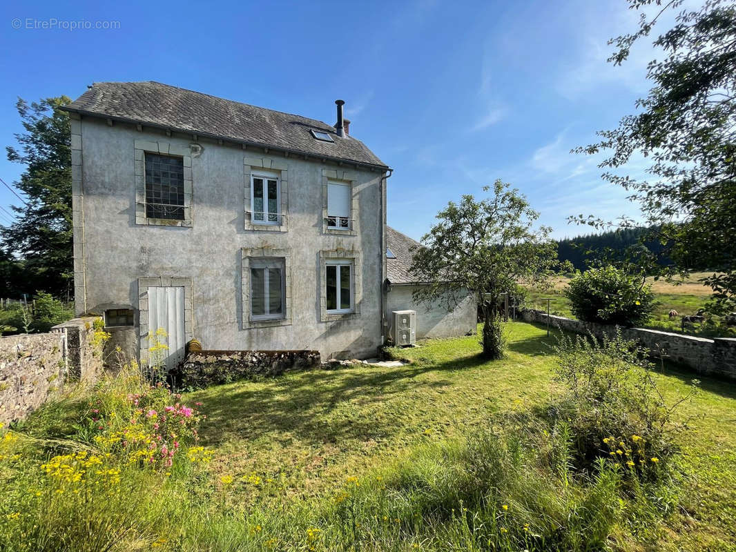 Maison à RIOM-ES-MONTAGNES